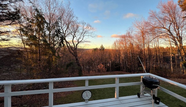 Spacious 4-bedroom on Bromley Mtn, Heated Pool, Gym, incredible view of Stratton