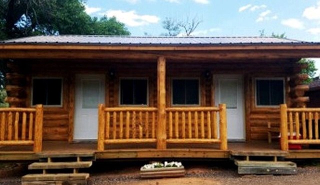 Spacious Cabin with Heated Pool Near Black Hills in Sturgis, South Dakota