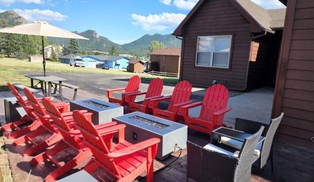 Spacious Family Getaway, King Beds, Hot Tub, RMNP