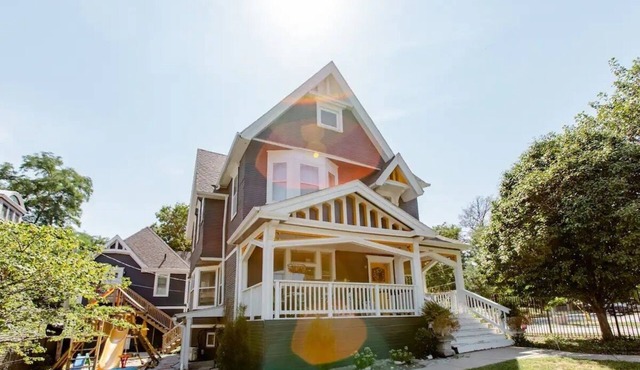 Spacious Historic Manor W/Modern aesthetics. Best Location: Walk to Blackstone