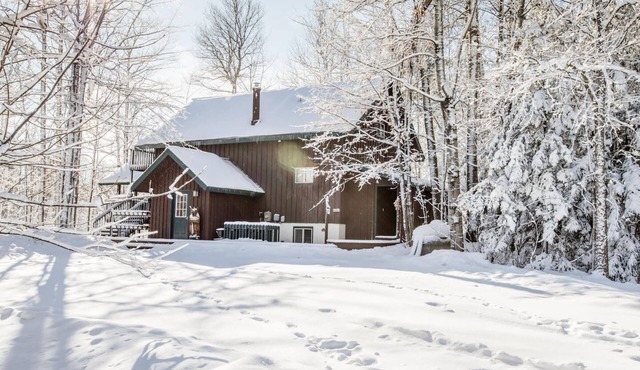 Spacious Trailside Vacation Home with an Outdoor Hot Tub