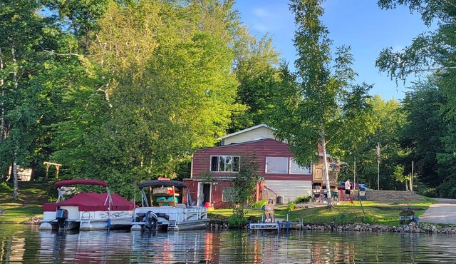 Spacious up north retreat, great for all ages. Beautiful views of Chute Pond.