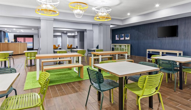 Spark by Hilton Cincinnati Fairfield