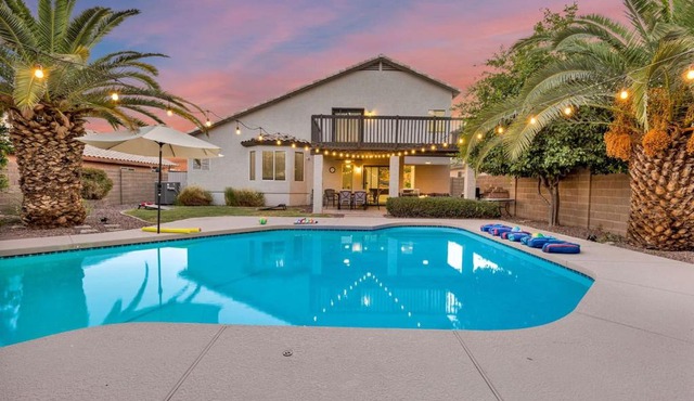 Sparkling Saltwater Pool - Spa - Firepit - WiFi - 4BR 3BA - Free Netflix