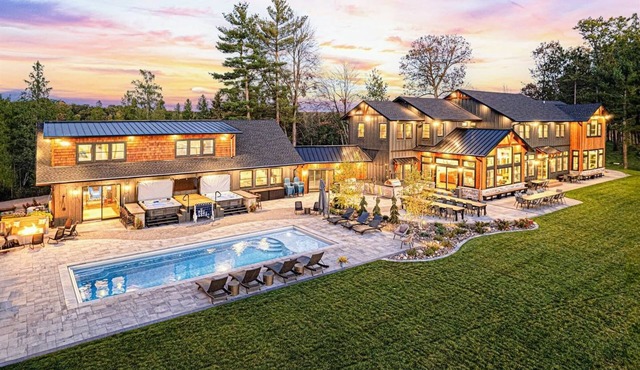 Spooner Lake Island | Hot Tubs, Pool, Theatre