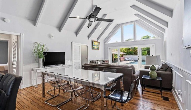 Sprawling Southampton Home: Private Pool