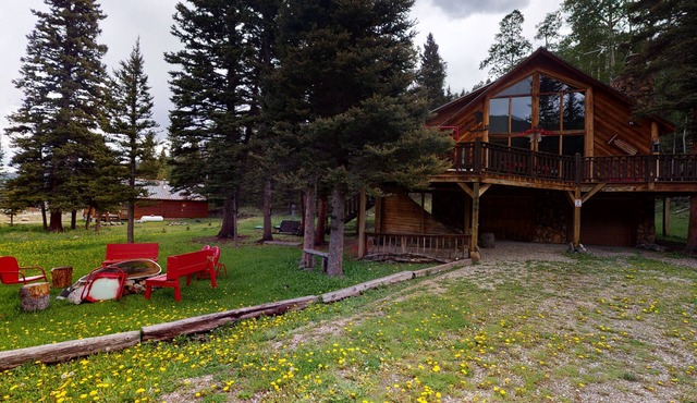 Standing Bear Lodge in the Upper Valley