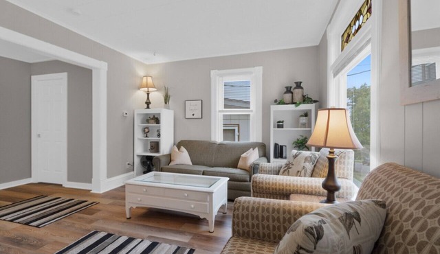 Start the Adventure - Welcoming 3BR Steps to Park!