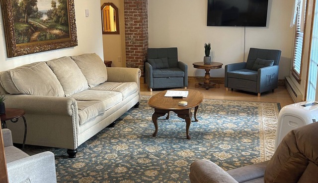 Step into history & unwind at Elixir apt a charming 🏡 at the❤️of NYHudson Valley