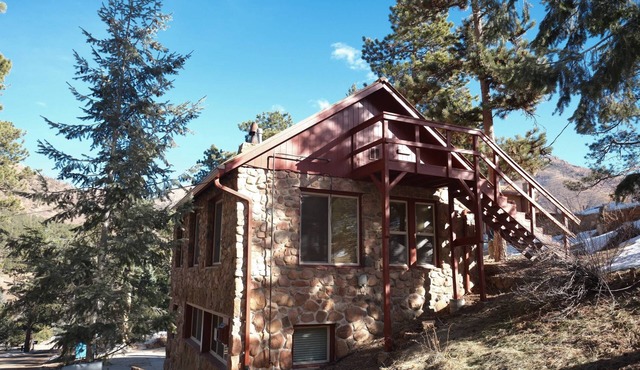 Stone Cottage w/Artisan Design in Cascade