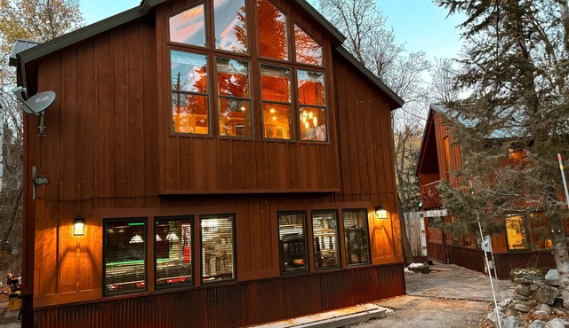 Stone Table Hideaway - Sleeps 8 - HOT TUB