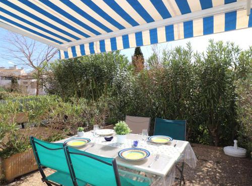 Studio Cabine 4 pers RDC avec Piscines, Terrasse, Proche Mer et Commerces - FR-1-307-36 in Le Grau-du-Roi