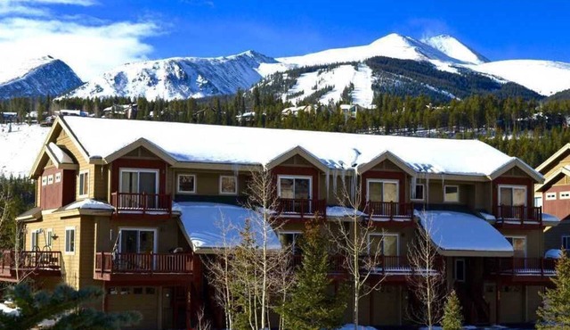 Stunning, 4-Bedroom Townhouse on South End of Breckenridge- Private Hot Tub!