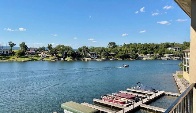 Stunning New Lake Hamilton Condo Lake front on 7 South 🐟 🛶🎣
