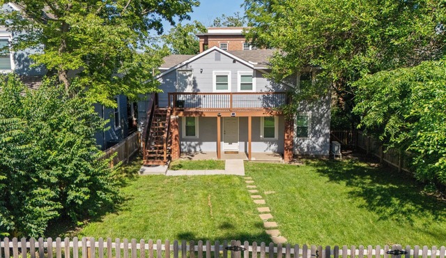 Stylish 2BR Retreat in Hyde Park KC Near Plaza