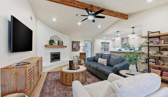 Super Nice! Cozy, Country Quiet Neighborhood, Big Kitchen and Private Hot Tub