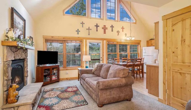 The Cabin Experience! Views, fireplace, deck!