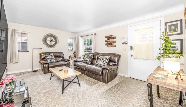 The Cher'e - Stylish 2-Bedroom Retreat in Cincinnati