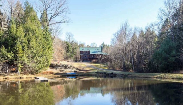The Dover Hideaway | Hot Tub & Close to Mt. Snow