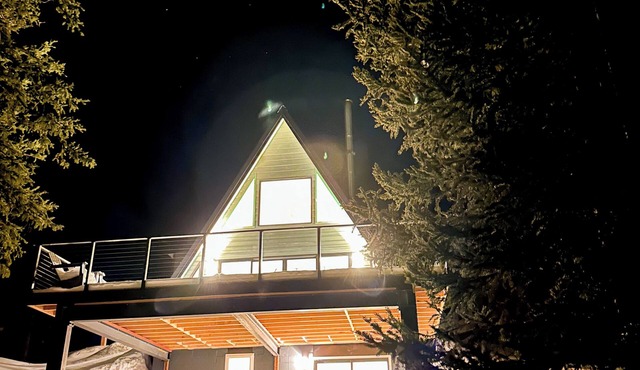 The Elf Haus: Upscale A-Frame. Hot Tub. Dog Friendly. Elope. Close to Breck