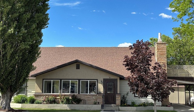 The Gathering Place - Large home, 6 bedrooms, 11 beds, beautiful fenced backyard