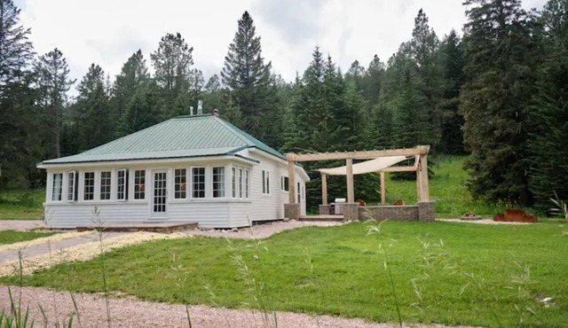 The Ranger Cabin - Luxury Off-Grid