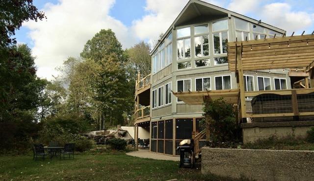 THE WATERFALL WALKOUT & HILLTOP RETREAT, SLEEPS 10+, 4BR*2BA