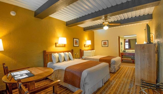 Thunderbird Lodge