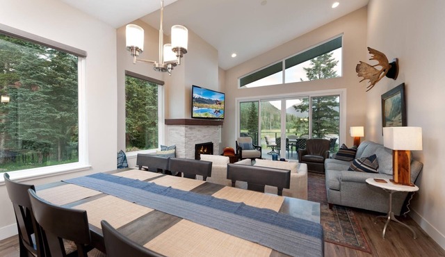 Townhome across from Purg- Hot Tub, Fire Pit, Arcade Game - Views/Shuttle