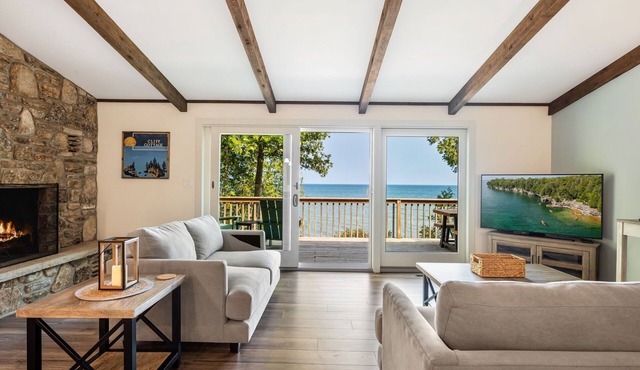 Tranquil Cliff Cottage - Northern Door County