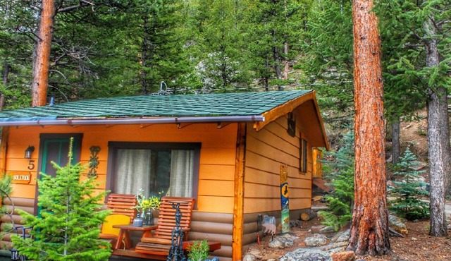 Tranquil Solitude Cabin - Spectacular Views, Cozy Comfort