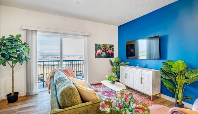 Tropical Themed 2bd 2ba w/bunk beds