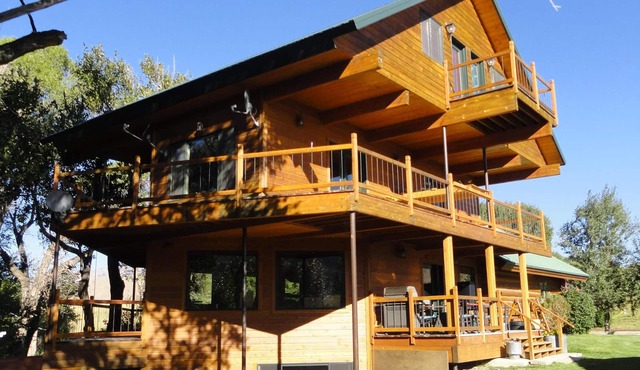 Trout Creek Lodge on the water