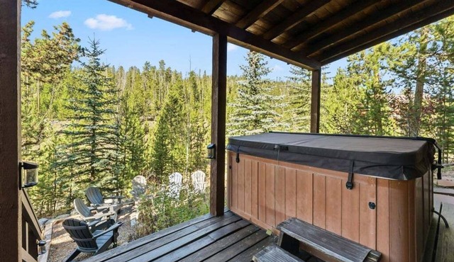 True Grand Lake cabin getaway 3 bedroom, private hot tub, close to town