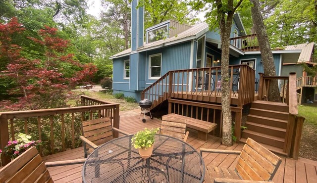 Twilight Trails- 3 bedroom cabin. 6 min away from downtown Eureka Springs!