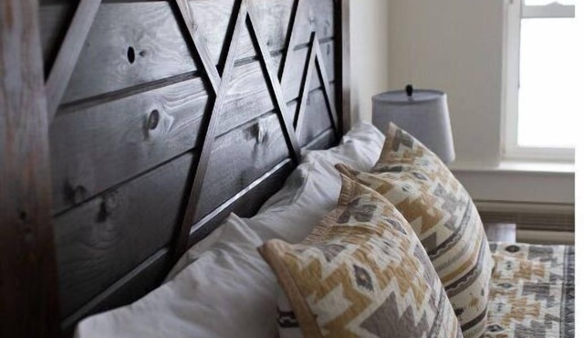 Twin/King Retreat: Rustic Comfort by Platte River