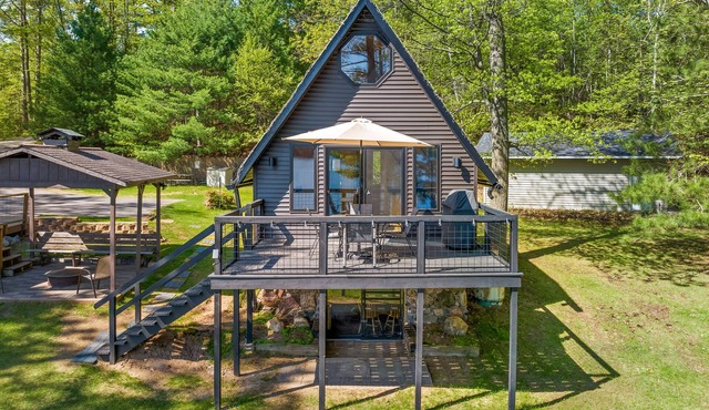 Unique A-Frame cabin/Sauna/Pet friendly/Nearby Trails