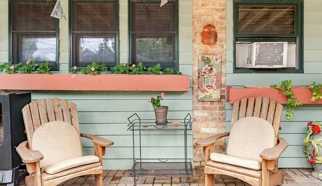 Unique Apt. in Upscale Evanston with Easy Access to Chicago