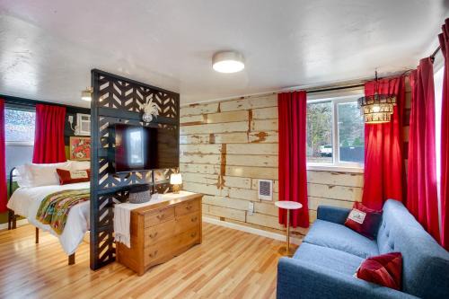 Unit 1: Historic Studio, Easy Hwy 195 Access in Spokane