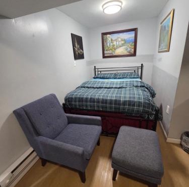 Updated and spacious Ground Floor Mini-studio in 3BR with Private Bathroom and Toilet Near Newark Airport