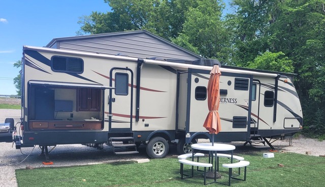 Very Nice RV set up and ready on multiple acres near peaceful Bethalto Illinois