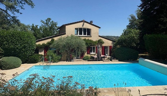 Villa with pool and garden - 30' from Lyon in Saint-Just-Chaleyssin