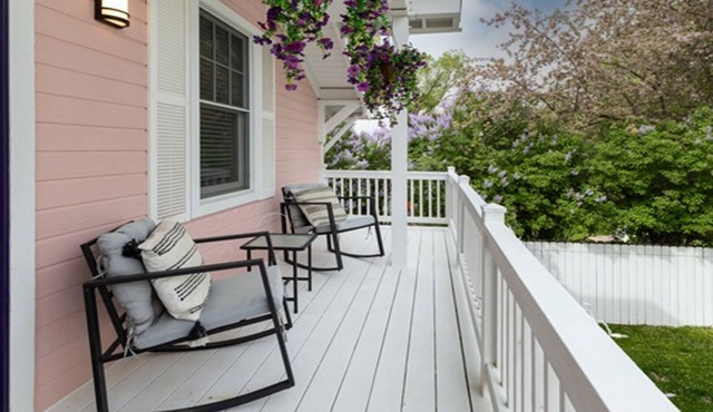 Walk to Downtown| Monthly Rentals |Pet Friendly | On Call Bus