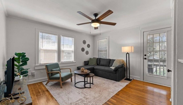 Walk to KU Med/1BR/Fast WiFi/Balcony/Long stays