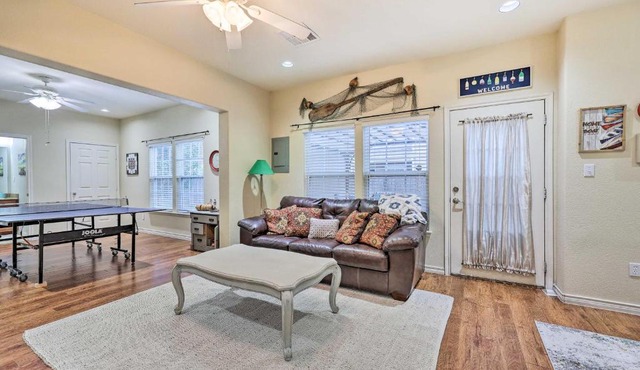 Walk to Lake: Townhome w/Hot Tub in Afton!