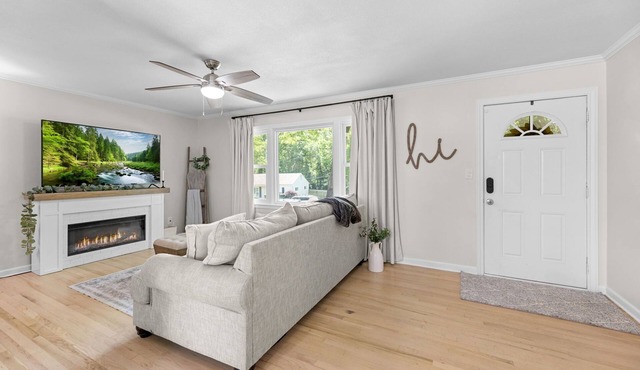 Walk to Martin City + Sleeps 6 + Yard + Fire Pit