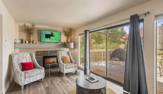 Walk to Rec Ctr & Free Ski Shuttle! Dog-Friendly, Sleeps 8 | Moose Mgmt RC18