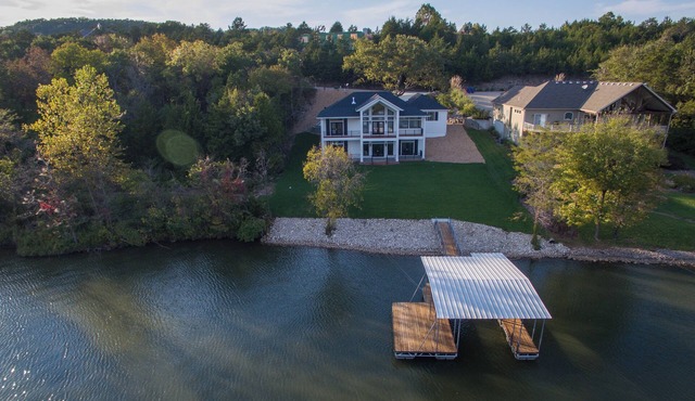 Waterfront, kayaks, dock, in resort