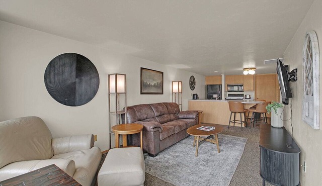 Waterfront Marina Views, Walk to Beach, 2BR/2BA Condo in Algoma