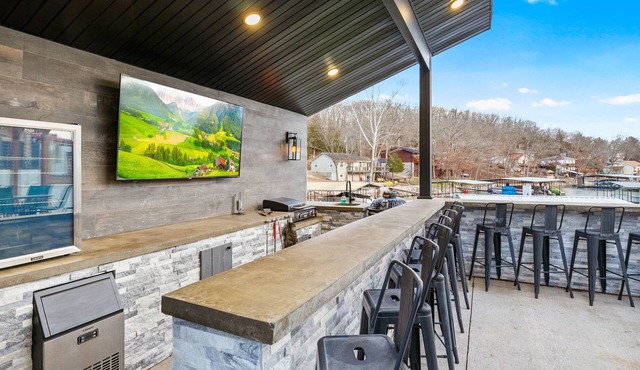 Waterfront, Outdoor kitchen/bar Sun deck, Dock 2 Boat slips, in A nice cove!